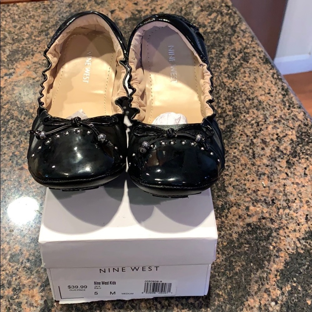 Nine West Girls Size 5M  Dress shoes